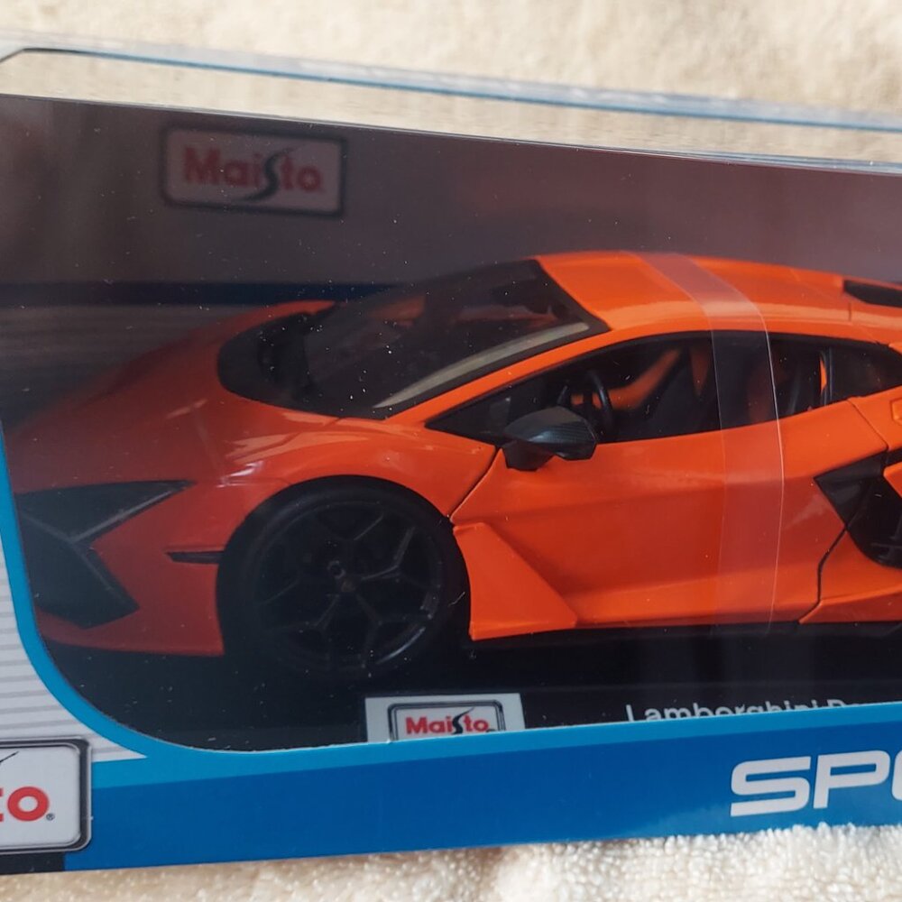 LAMBORGHINI REVUELTO DIE-CAST TOY